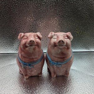 VINTAGE PINK LAUGHING PIGS SALT AND PEPPER SHAKERS MADE IN CHINA